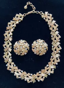 VINTAGE TRIFARI SIGNED CLEAR RHINESTONE GOLDTONE CROSS HATCH NECKLACE & EARRINGS - Picture 1 of 7