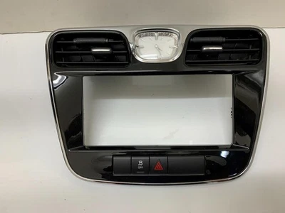 2011-2014 CHRYSLER 200 ЦЕНТРАЛЬНАЯ ПРИБОРНАЯ ПАНЕЛЬ РАДИО ОБОДОК ОТДЕЛКА ВЕНТИЛЯЦИОННЫЕ ОТВЕРСТИЯ ПОДЛИННЫЙ OEM - Изображение 1 из 4