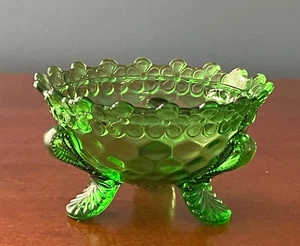 ANTIQUE EAPG EMERALD GREEN BERRY BOWL US GLASS VERMONT HONEYCOMB W/FLOWER RIM - Picture 1 of 7