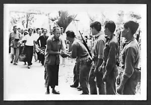 Foto Original de Prensa de la Guerra de Vietnam Ejército de Camboya Consolación China Xinhua Noticias - Imagen 1 de 3