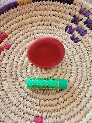 Lápiz labial orgánico marroquí Aker Fassi y liebre mágica cambiante de color 24H / vendedor de EE. UU. Foto 1 de 4