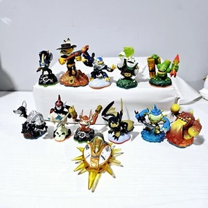 Lote mixto de 12 figuras de acción Activision Skylanders - Imagen 1 de 3