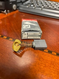 Cepillo de carbono Makita - Número de pieza: 6431538 - Imagen 1 de 2