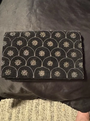 Bolso Zardozi Vintage Jagat Narain & Sons Genuino Hilo Dorado y Plata Hecho a Mano Foto 1 de 4