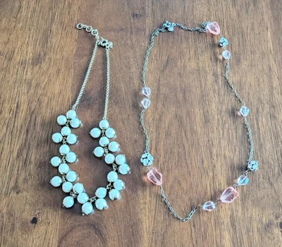 (2) Collares firmados J CREW rosa pálido lucita estrás 32” y perla sintética 18” BJ1 Foto 1 de 4