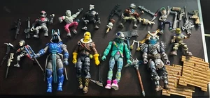 Lotto 11 action figure Fortnite con tanti accessori, mix figurine 4” e 2” - Foto 1 di 4