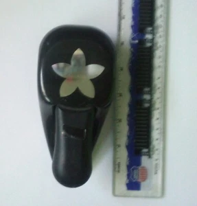 Stampin Up Paper Punch 5 petal flower - Picture 1 of 1