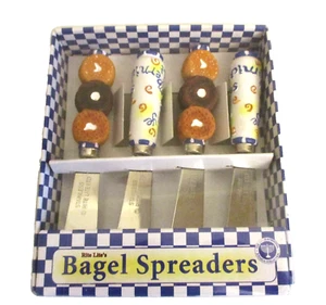 ¡¡NUEVO EN CAJA!! Rite Lite Juego de 4 Esparcidores de Bagels, Acero Inoxidable, Cerámica Pintada a Mano - Imagen 1 de 16