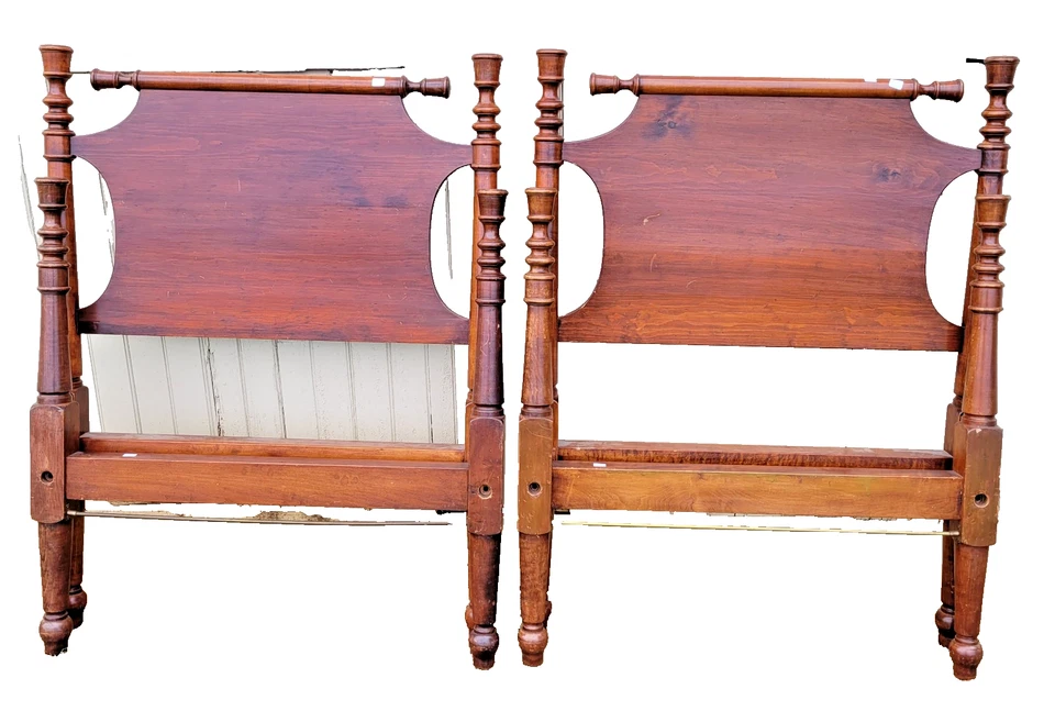 ANTIQUE PAIR OF SHERATON STYLE TWIN BEDS Foto 1 de 4