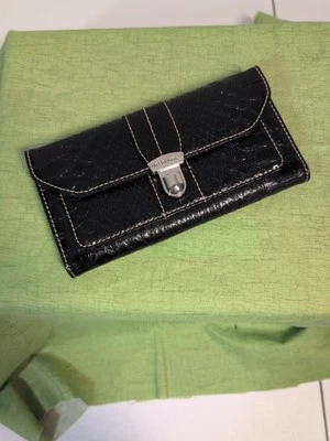 Cartera Liz Claiborne imitación cocodrilo negra Foto 1 de 4