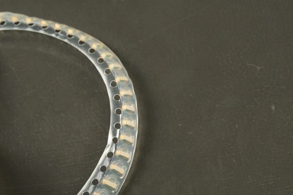 Lote de 20 BR1101F-TR Stanley Eléctricos LED Rojo 12.4mcd 647nm 20mA 1.7V SMT 3x2mm Foto 1 de 1