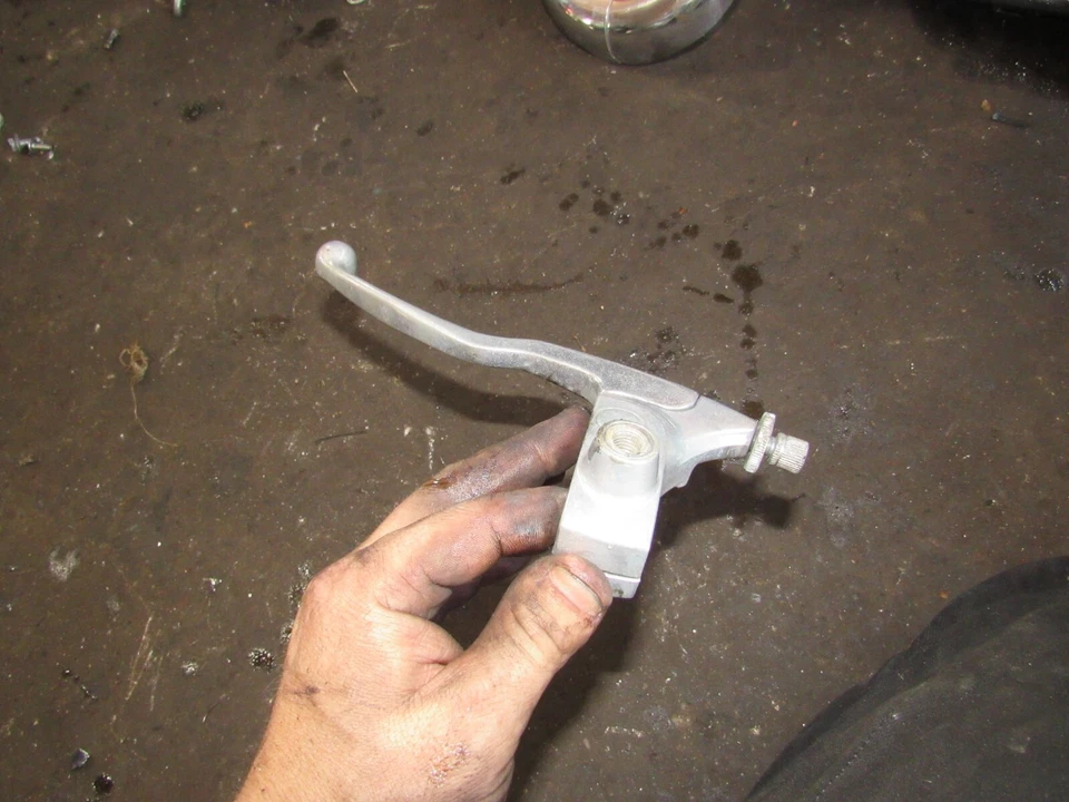 Suzuki VZ800 1999 marauder embrague percha y palanca Foto 1 de 1