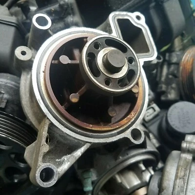 Saab 93 9-3 2004-2011 2.0 4 cylinder engine Water Pump as shown used no leaks - Image 1 of 3