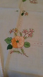 Tovaglia da pranzo VINTAGE - 33 x 33 - con 4 tovaglioli - ricamata a mano - Foto 1 di 7