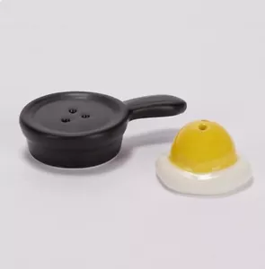 Mini Fried Egg & Frying Pan Shaker Set Of 2 Collectible Gift 1.5 in X 3 in New - Picture 1 of 8