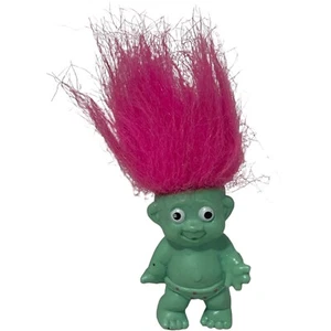 Pantalones de plástico moldeados Troll Doll de M. T. de 2" de alto, cabello rosa cuerpo verde - Imagen 1 de 7