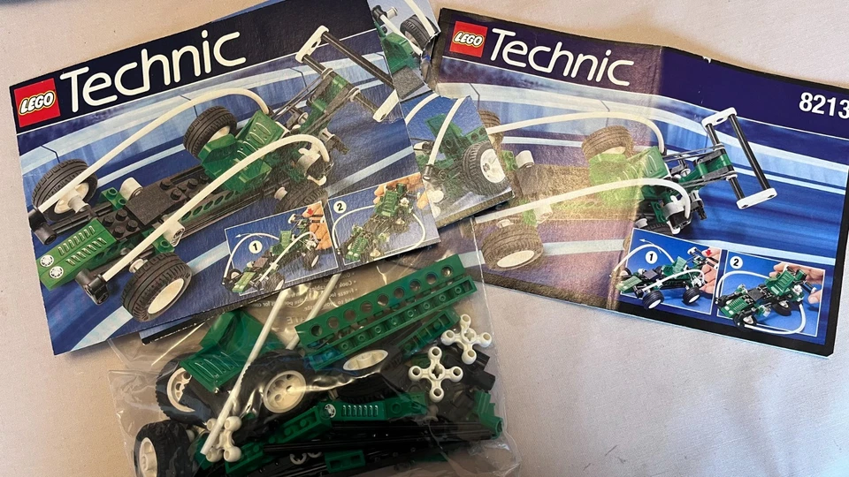 Lego Technic 8213, Spy Runner. Complete with instructions, Excellent! - Image 1 of 1