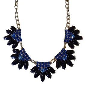 Collar J Crew Azul Estrás Floral Distintivo Grande con Cadena Dorada - Imagen 1 de 6