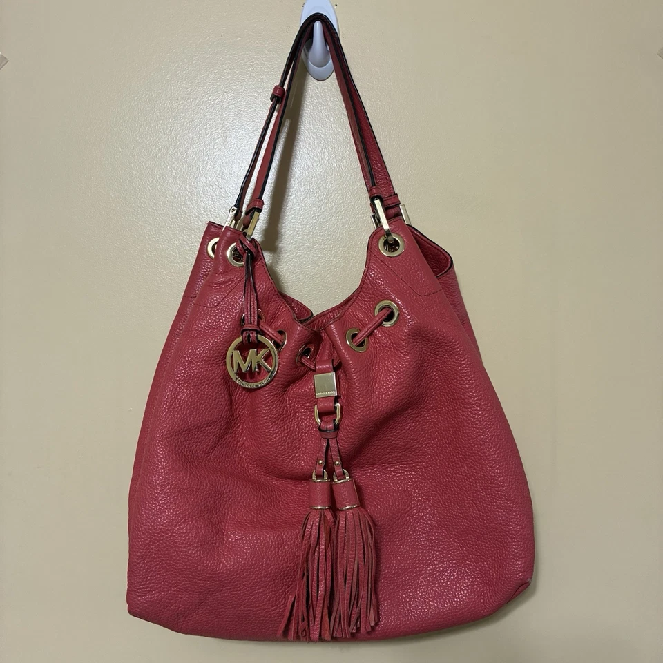 Bolsa de ombro Michael Kors Camden grande couro borla rosa - Imagem 1 de 4