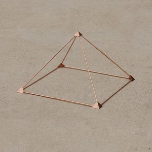 Kupfer Energie Gizeh kleine Pyramide 52*52 cm / 21*21 Zoll Sockel - Bild 1 von 22