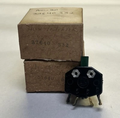 LOTE DE 2 INTERRUPTORES RELÉ AAROW HART,37640 332 NOS Foto 1 de 3