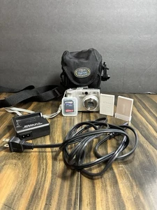 Cámara digital Nikon Coolpix 4200 4,0 MP plateada probada - Imagen 1 de 13