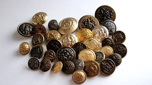 Bottoni militari metallo vintage mix ancoraggio aquila corone scudi leoni fleur d - Foto 1 di 6