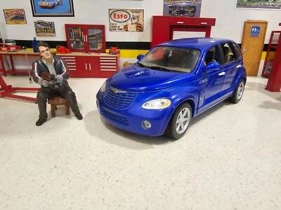 Motormax 1:18 Scale Die-cast Car 2001 Chrysler GT Cruiser 4 doors Purple - Image 1 of 4