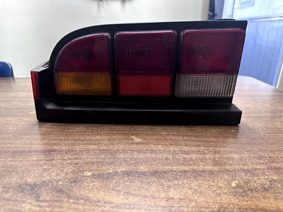 1983 - 1989年阿尔法罗密欧蜘蛛左尾灯组件 — 第 1/4 张图片