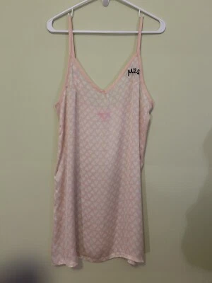 Camisón Betsey Johnson Corazones Rosa/Blanco *Sra.* Satén Chemise Talla Mediana Foto 1 de 4