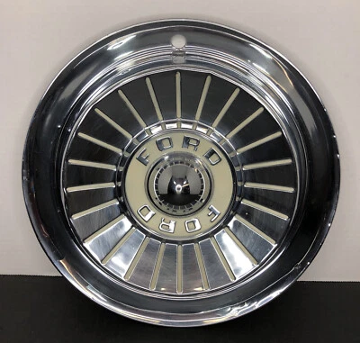 "Cubierta de rueda tapacubos Ford Fairlane 1957 original vintage de acero inoxidable (F1)" Foto 1 de 4