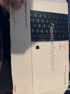 Teclado Newton vintage con caja y cable serie integrado y estuche de transporte ~ 1995 - Imagen 1 de 7