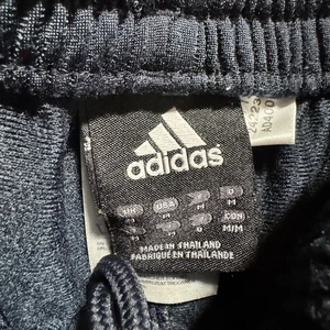 Adidas Trainingshose Herren M Medium dunkelblau drei Streifen Sport Sportbekleidung aktiv - Bild 1 von 6