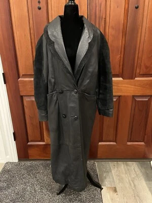 Trench coat feminino vintage identidade global G-III tamanho médio couro preto camurça - Imagem 1 de 4
