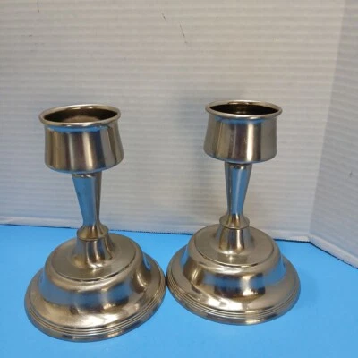 Juego de dos candelabros de pilar enchapados en plata vintage de 5 1/2 pulgadas  Foto 1 de 4