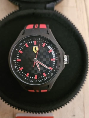 Reloj deportivo de cuarzo de lujo Ferrari Foto 1 de 4