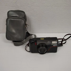 Cinghia fotocamera pellicola Nikon One Touch 35 mm 1:2.8 punti vintage e borsa da trasporto - Foto 1 di 15