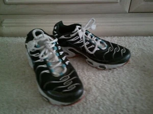 Nike Air Max Plus Running Shoes Youth Size 4.5 - Picture 1 of 3