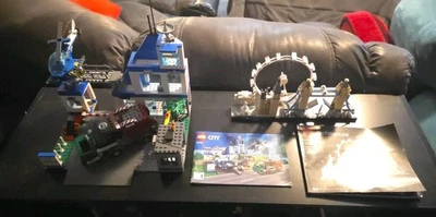 Lego Set Lote De 2 - Lego City 60316 y Lego Architecture 21034 - Mayormente Completo  Foto 1 de 4