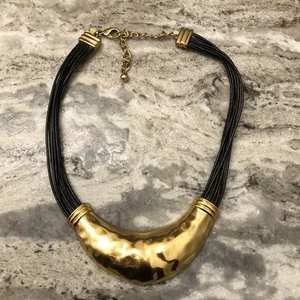 Chicos dicke Goldbarrenkette an mehreren schwarzen Strangschnüren - Bild 1 von 10