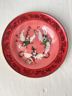 Plato de Navidad Anthropologie Phannapast Taychamaythakool 12 días #3 gallinas francesas Foto 1 de 4