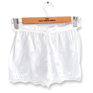 Girls White Broderie Anglaise Summer Cover Up Beach Shorts Age 7-8 years - Picture 1 of 2