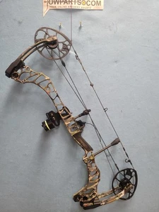 Mathews Vertix Compound Bow With Acessories RH 28 70LBS - Picture 1 of 3