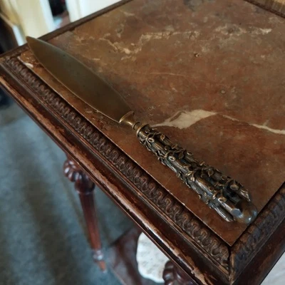 Coupe Papier en Bronze à décor de Branches et Feuillages - Photo 1/4