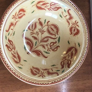 Georges Briard American Folk Art Bowl Tulip Leaf Design 9 Inches Red Tulips - Picture 1 of 11