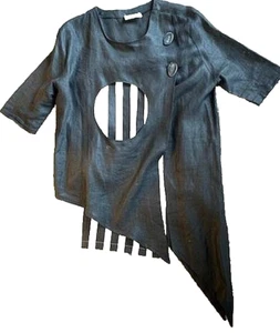 Halblanges, schräg geschnittenes Damenshirt - Bild 1 von 4