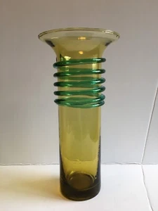 Honig Bernstein Vase mit grünem appliziertem Spiralgewinde 9,5" - Bild 1 von 9