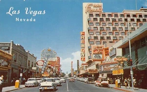 Postal de Fremont Street Cars Las Vegas Nevada años 50 - Imagen 1 de 2