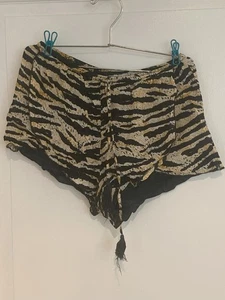 Volcom Small womens Tiger print Walk This Way Shorts - Picture 1 of 2
