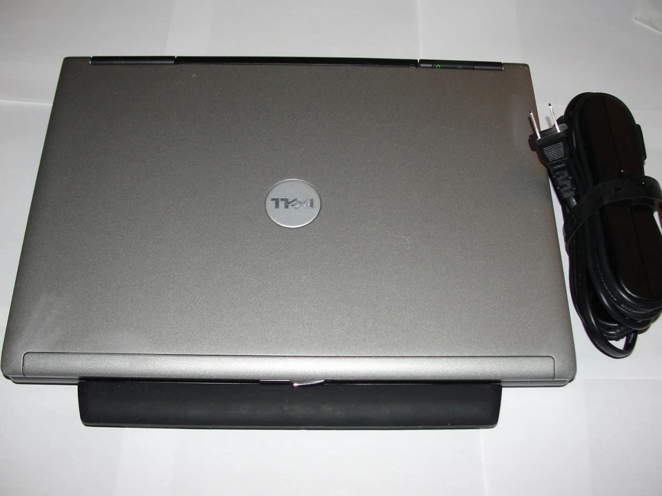 Dell Laptop Duo Windows XP Pro 320gb SSD 3gb RS232 DB9 Serial Com Port, 85W Batt - Immagine 1 di 4